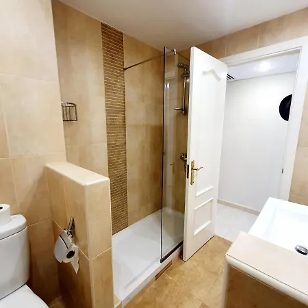 Marina Tower Apartment *